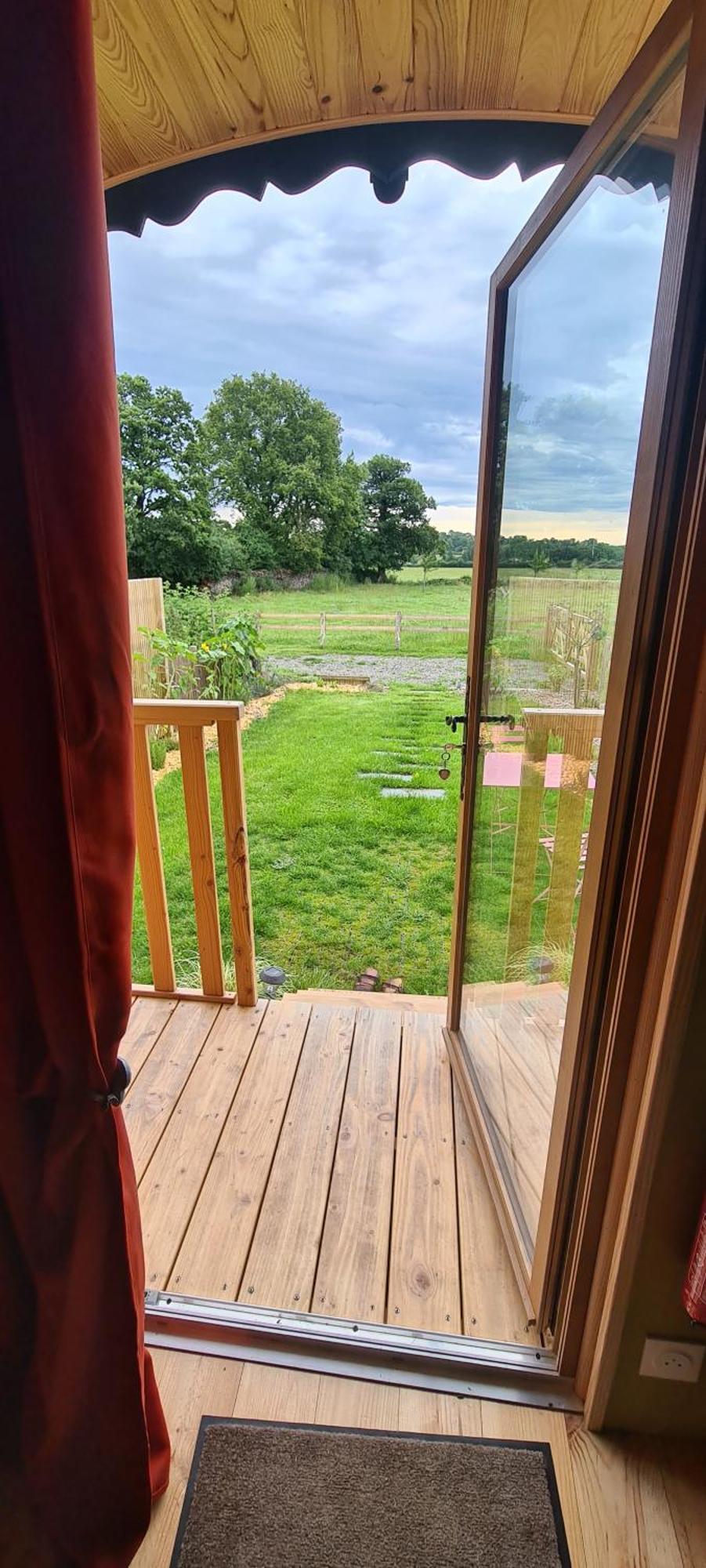 Roulotte A La Ferme Buissonniere Villa La Lande-de-Louge Kültér fotó