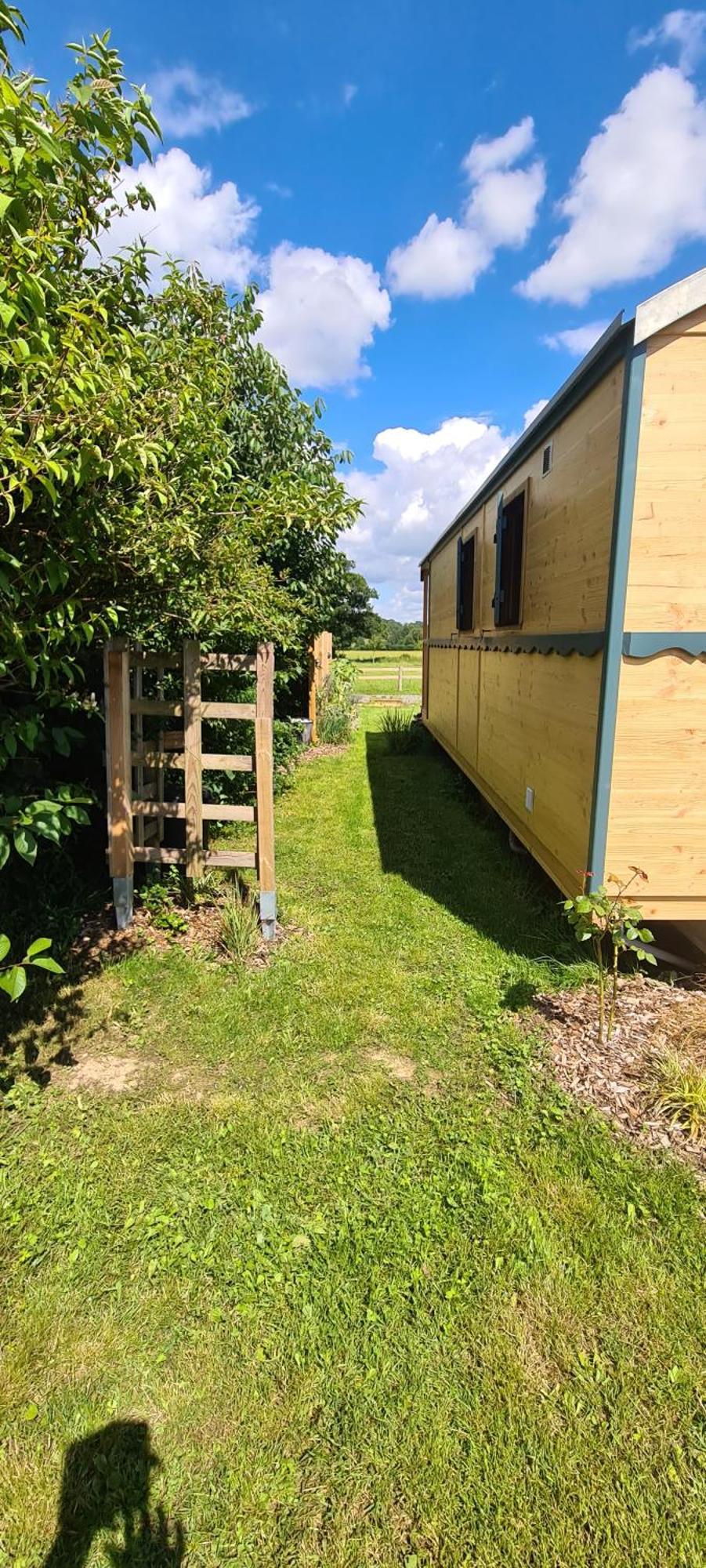 Roulotte A La Ferme Buissonniere Villa La Lande-de-Louge Kültér fotó