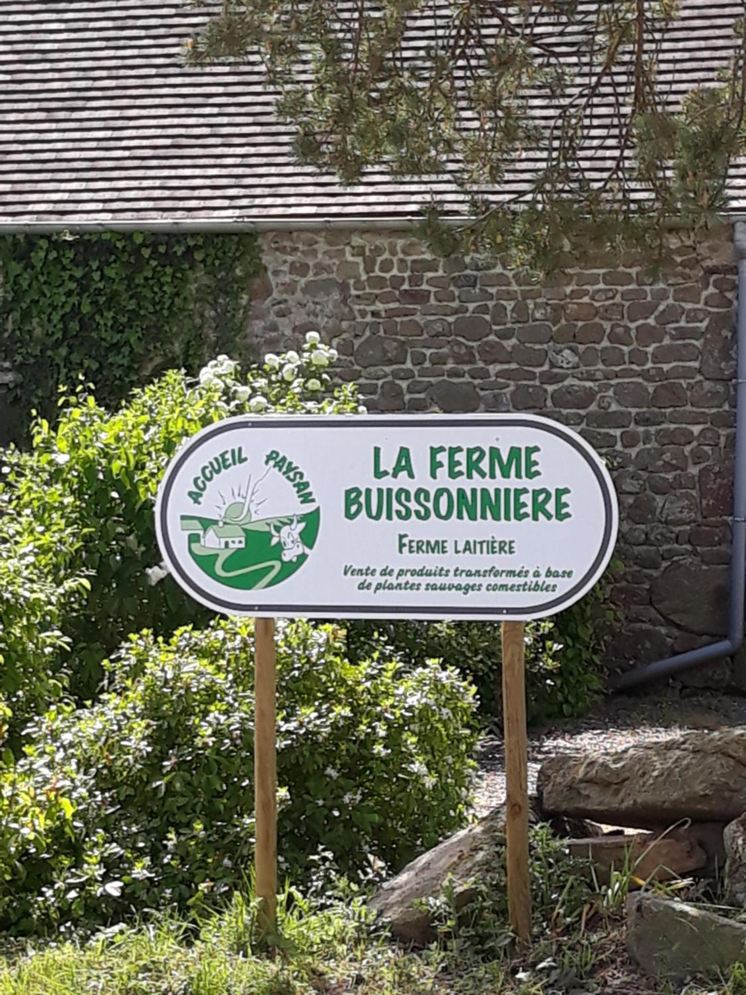 Roulotte A La Ferme Buissonniere Villa La Lande-de-Louge Kültér fotó